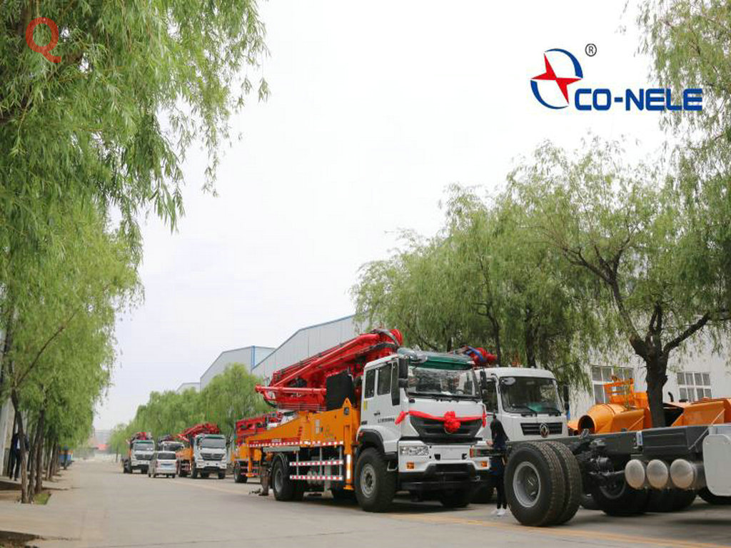 天泵。小型泵車價格，小型混凝土泵車