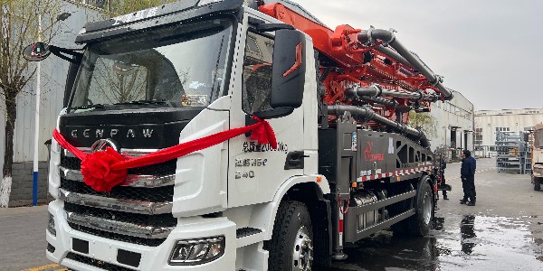 混凝土泵車(chē)能提高經(jīng)濟(jì)效益，而且能夠改變施工現(xiàn)場(chǎng)的面貌
