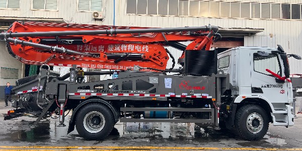 隨著32米短臂架泵車成為農(nóng)村關(guān)注焦點，要如何選擇泵車