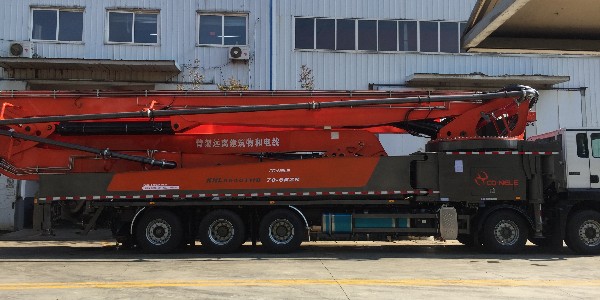 混凝土泵車出料速度有個(gè)理論排量與實(shí)際排量