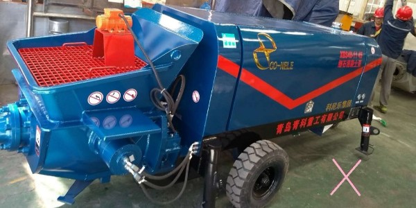 混凝土輸送泵管道內(nèi)的拌合物結(jié)塊或沉淀該怎樣處理？