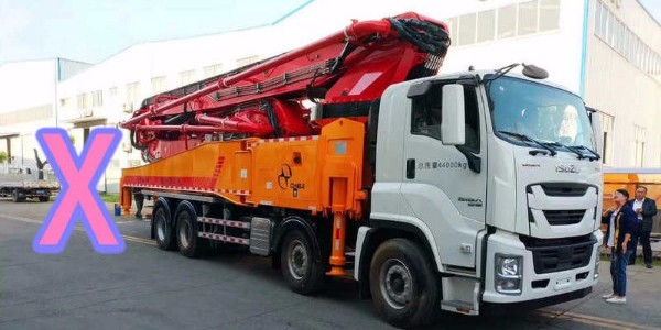 針對開閉兩種系統，小型泵車的正常作業溫度應怎樣滿足？